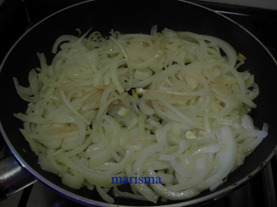 [macarrones en salsa de cebolla3[4].jpg]