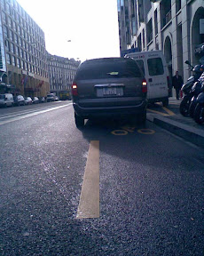 Rue de Lausanne, inauguration de la piste anti-cyclable: épisode 1. Photo: dani