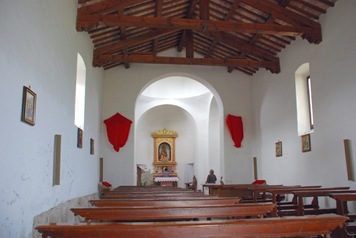 interno chiesa interno chiesa