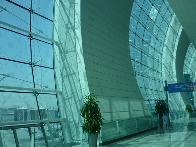 [Dubai airport (2)[3].jpg]