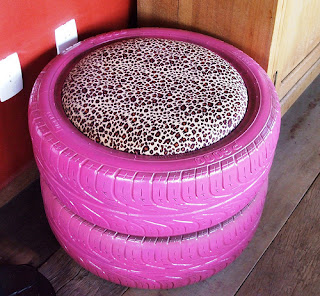 Galeria de Santinha/Casas Possíveis - Pufe Pink