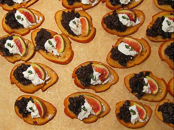 Crostini with Fig Compote and Goat Cheese
