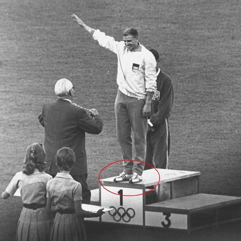 [armin-hary-100-meters-1960-olympics-podium-300[7].jpg]