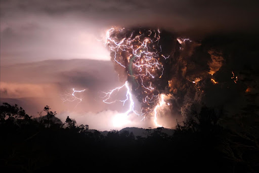 http://lh4.ggpht.com/_2WWQf1OSgJo/SYM5lyzhKzI/AAAAAAAAAew/WSzTZ5RUdO8/dirty+thunderstorm.jpg