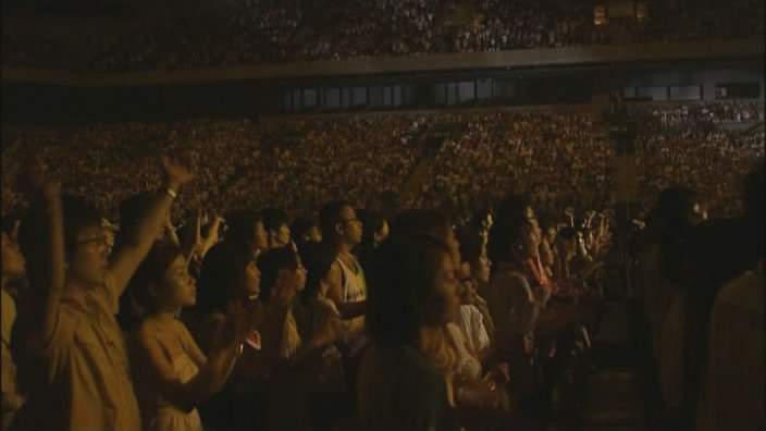 Utada United 2006: Automatic encore, crowd shot Utada United 2006: Automatic encore, crowd shot