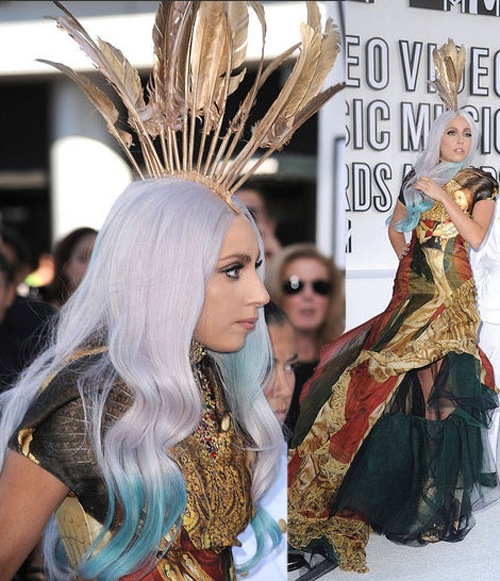 [lady-gaga-philip-treacy-head-piece-mtv-vmas-2010[2].jpg]