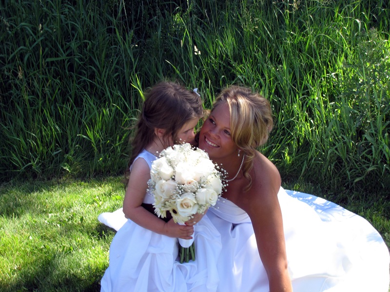 [Katie and the flower girl[2].jpg]