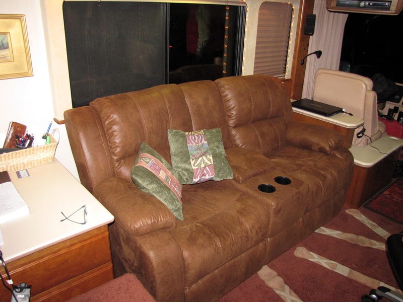 [New couch[2].jpg]