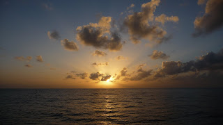 Flaute bei Sonnenuntergang.