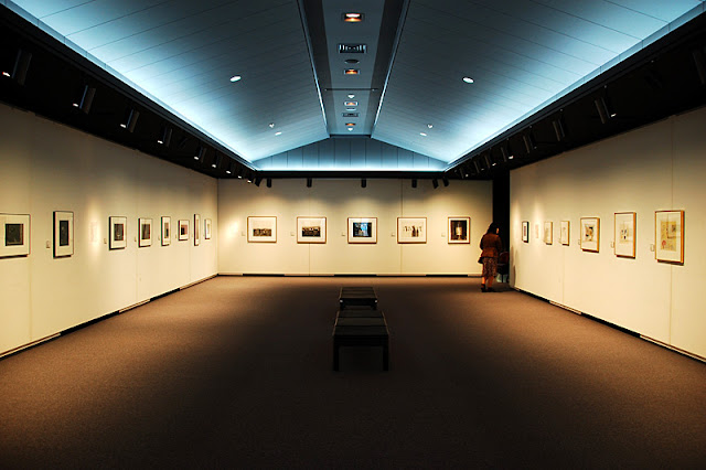 只要不用閃光燈，很多展館都可以拍照。