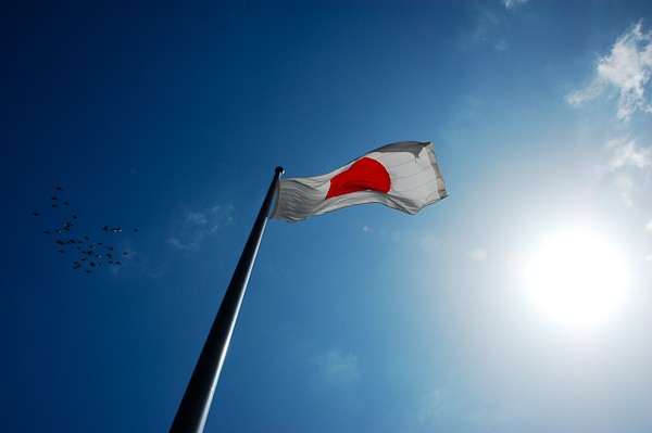 日本最大的日本國旗，75疊大，重50公斤。