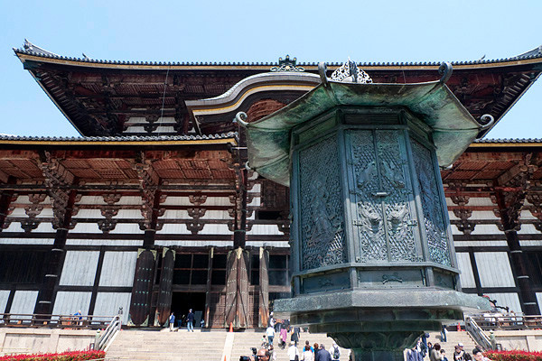 金銅八角燈籠（國寶）
