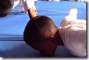 Lotus Judo Club - préparation physique, Kiran goûte au tapis