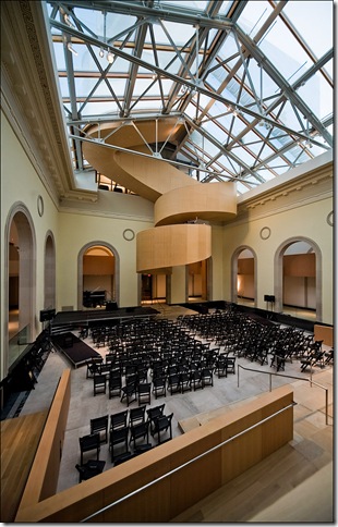 AGO_opening_press_conference_hall_empty_04