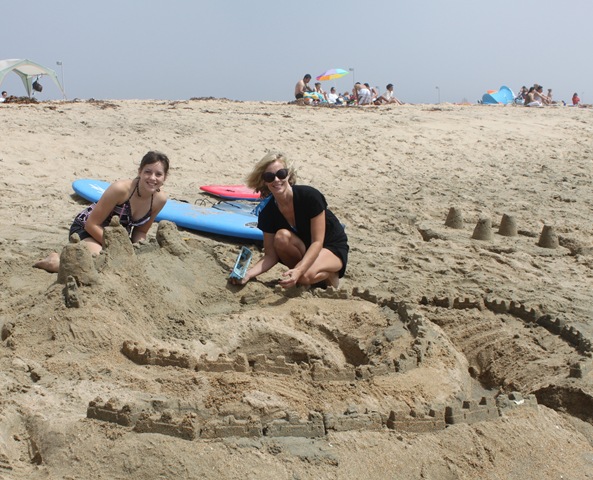 [Lisa's sandcastle 9-4-2010 1-25-08 PM[3].jpg]