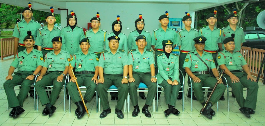 Palapes Unimas Senior Pemegang pangkat