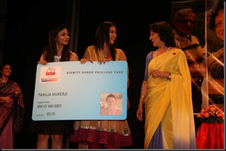 Kajol-with-Tanuja-and-Tanisha-at-Dignity-Foundation-event-photo-1-500x333
