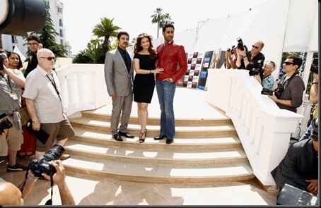 ash-abhi-vikram-promotes-raavan-cannes40