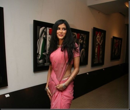 Nandana Sen inaugurates an Art Exhibition