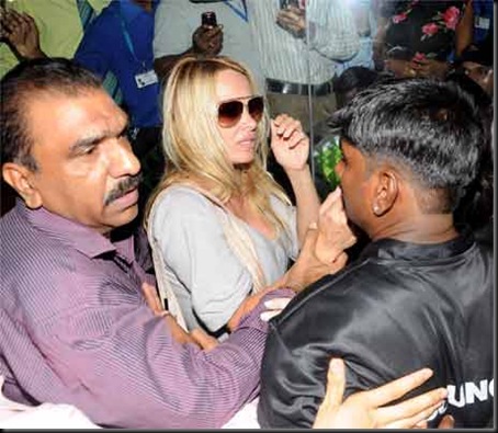Pamela Anderson Arrives in Mumbai2