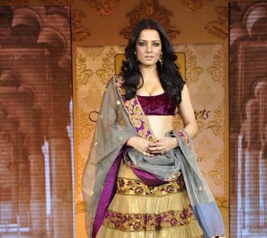 [Mijwan Fashion Show Manish Malhotra's latest fashion trends.jpg (4)[2].jpg]