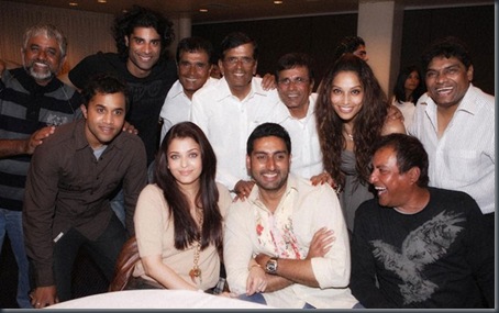 Aishwarya-Rai-Bachchan-and-Abhishek-Bachchan-at-his-Birthday-Celebration-in-New-Zealand-2