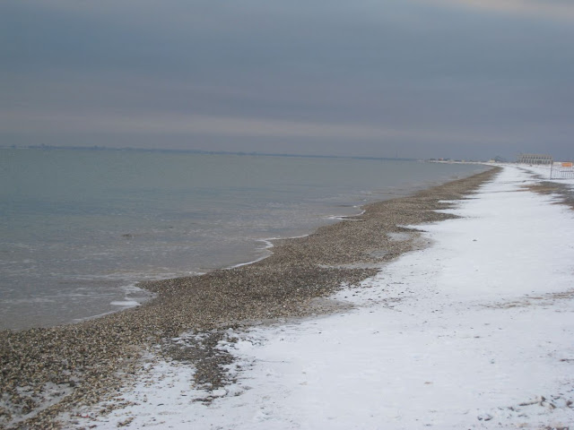 The_black_sea_in_winter_day