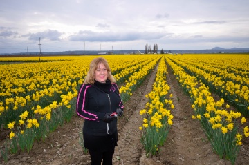 Laura&Daffodils.jpg Laura Daffodils