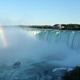 Maid of the Mist vor den Horseshoe Falls (Kanada)