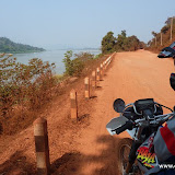 Los geht's ... immer am Mekong entlang