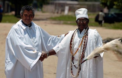 Padre e Babalorixá Padre e Babalorixá