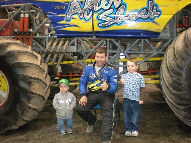 [monster trucks 004[2].jpg]