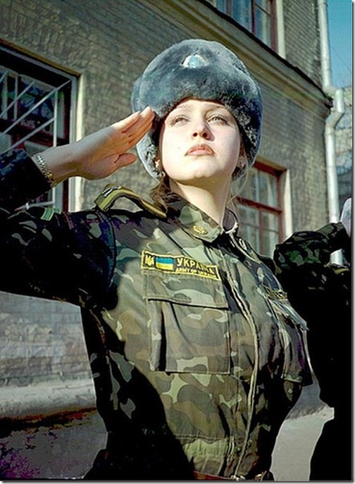 Beautiful-Female-Military-Around-the-World-004