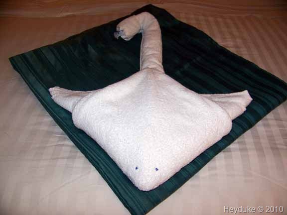 [manta-ray-towel7.jpg]