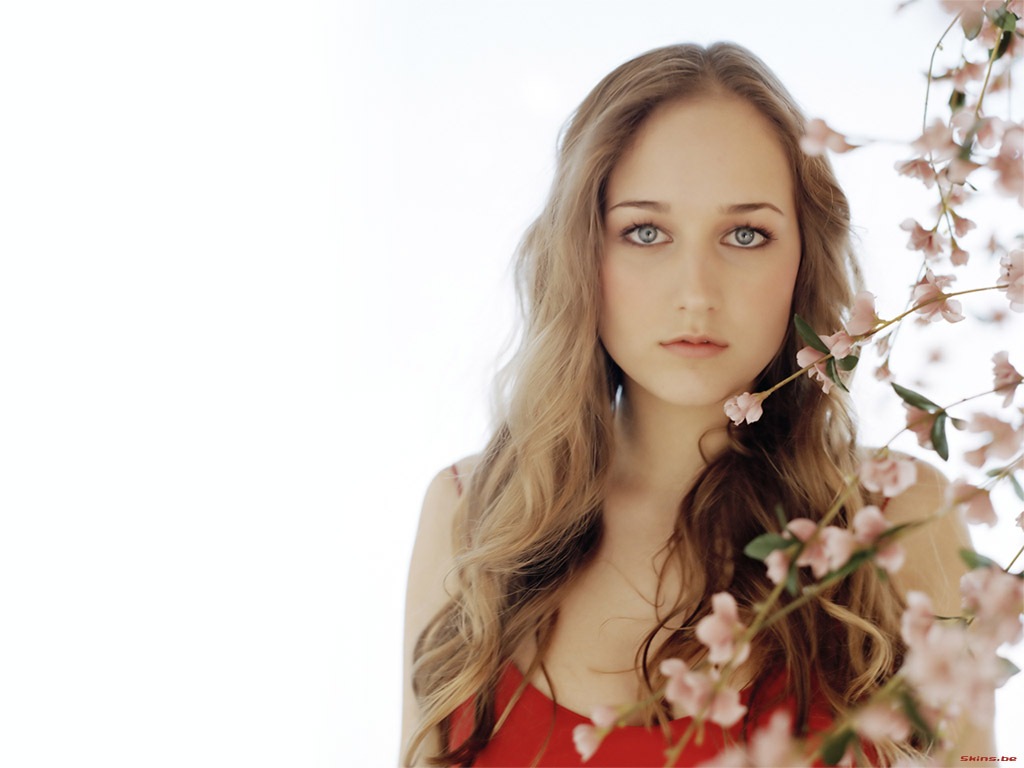 [leelee sobiesky 1024x768 (4)[2].jpg]