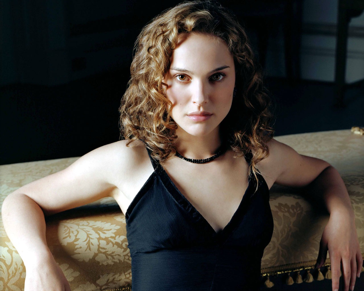 [1280x1024 natalie portman wallpapers_1280x1024 hollywood celebs wallpapers[2].jpg]