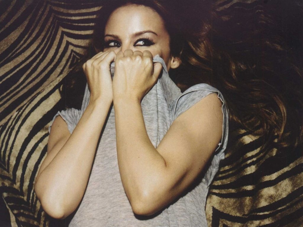 [Kylie Minogue hollywood celebs wallpapers 40[2].jpg]