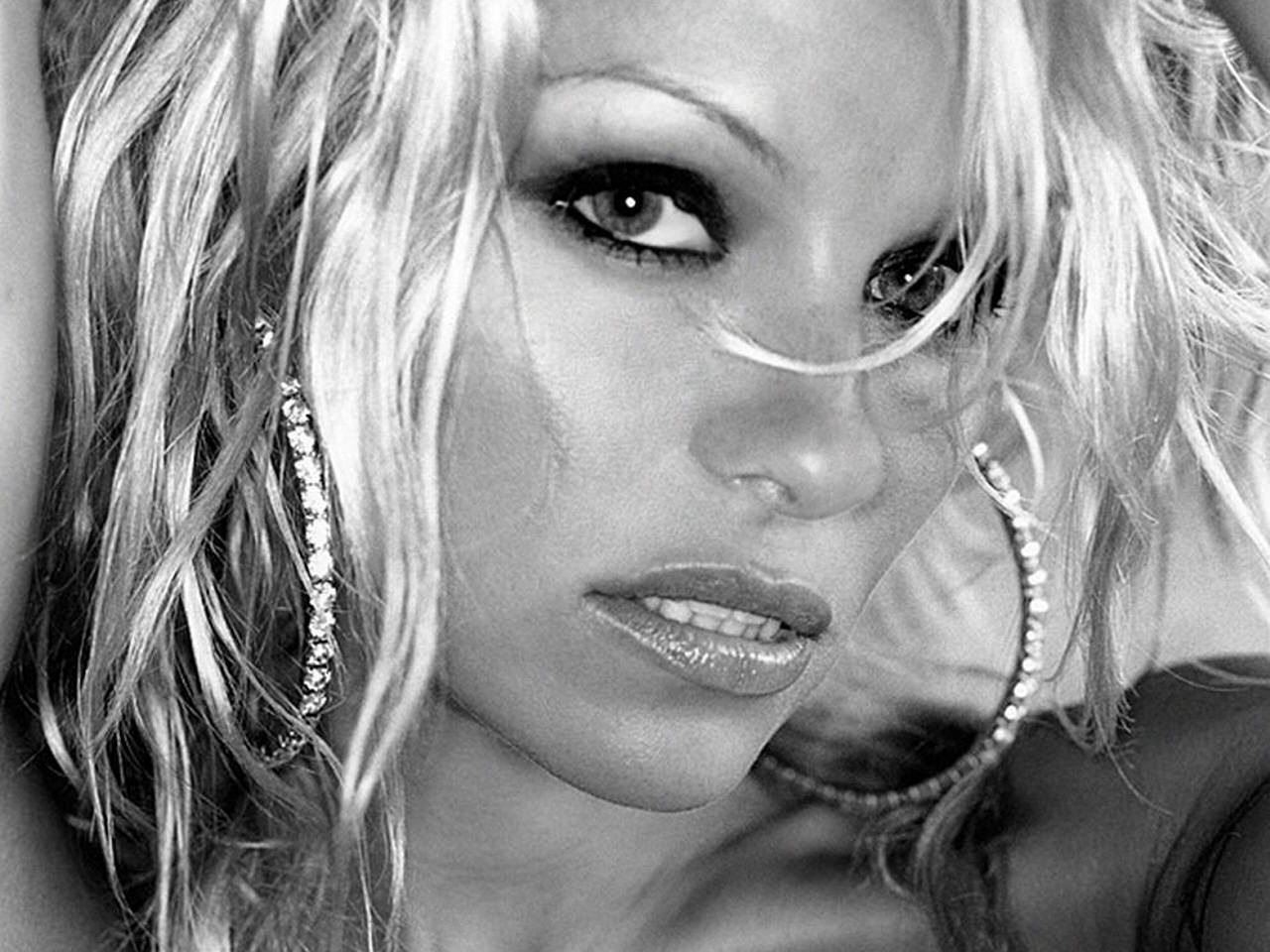 [Pamela Anderson 10  1280x960 unique cool wallpapers[2].jpg]