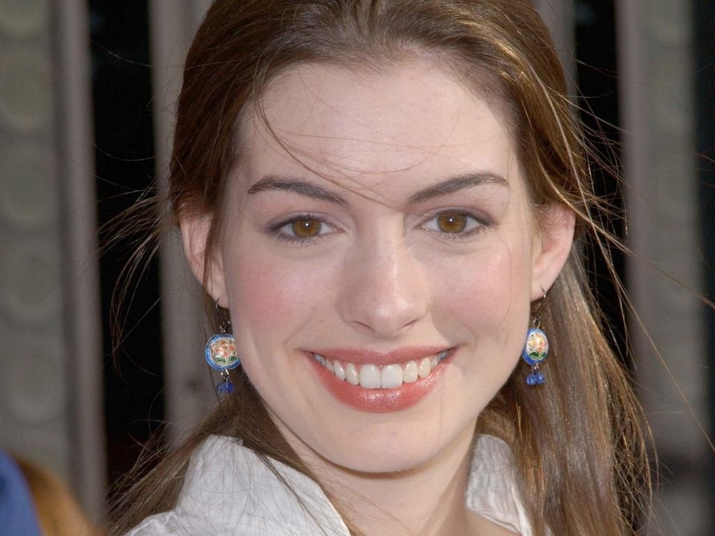 [Anne Hathaway 3 1024x768 unique desktop wallpapers[2].jpg]