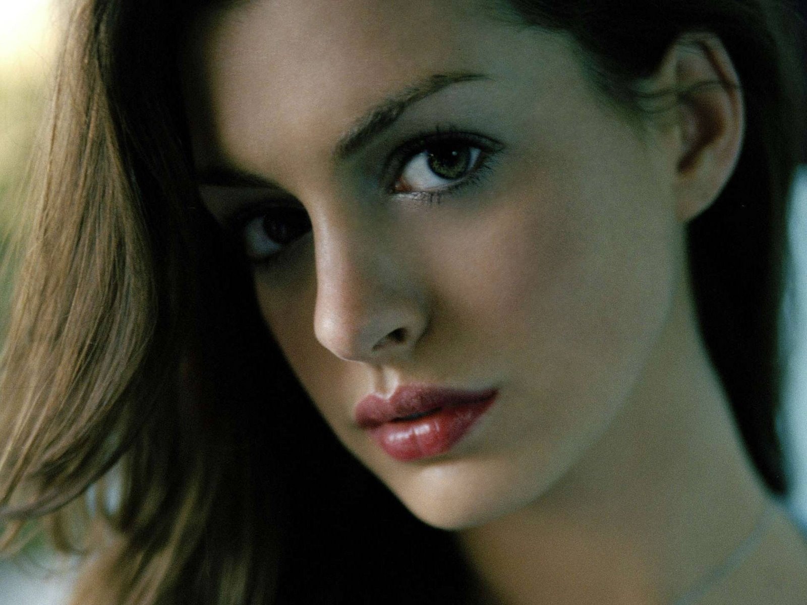 [Anne Hathaway 7 1600x1200 unique desktop wallpapers[2].jpg]