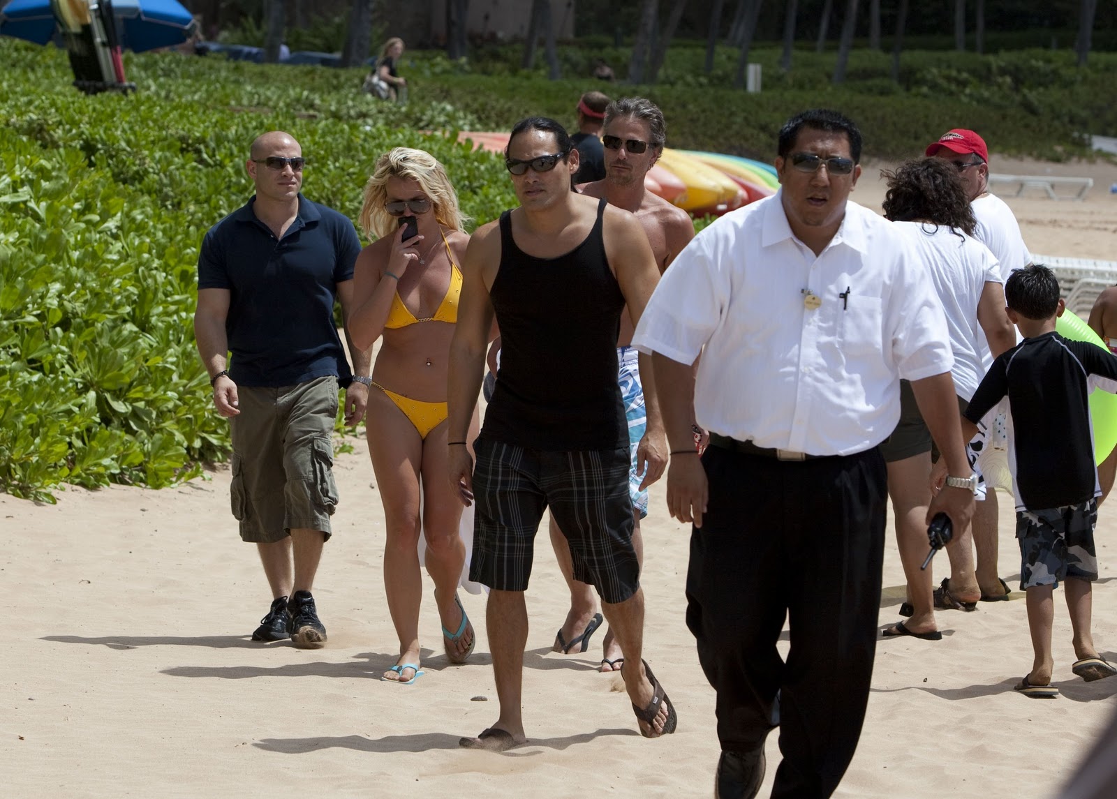 [Britney Spears Bikini Candids in Hawaii[7].jpg]