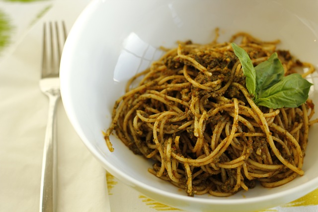 [20110428RedPepperandBasilPesto1092.jpg]