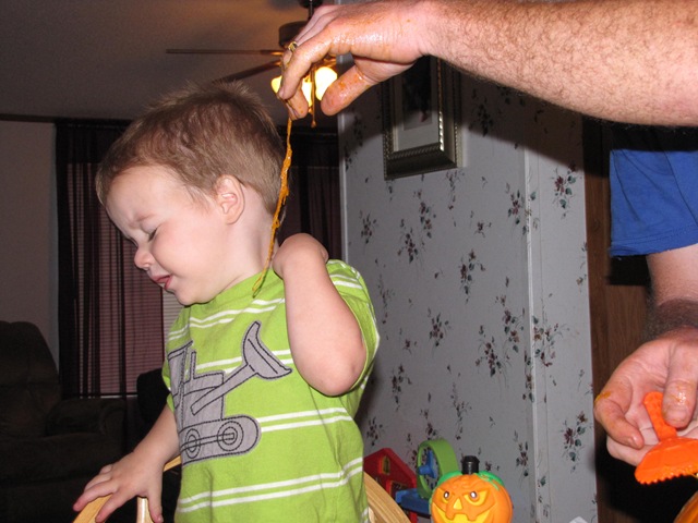 [carving the pumpkin 024[3].jpg]