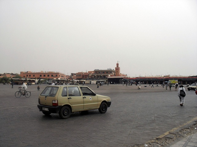 [Día 1 - 01 - Marrakech - Plaza Jemma El Fna[3].jpg]