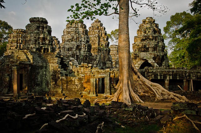 [2011_04_28 D133 Angkor Le Petit Circut 060[1].jpg]