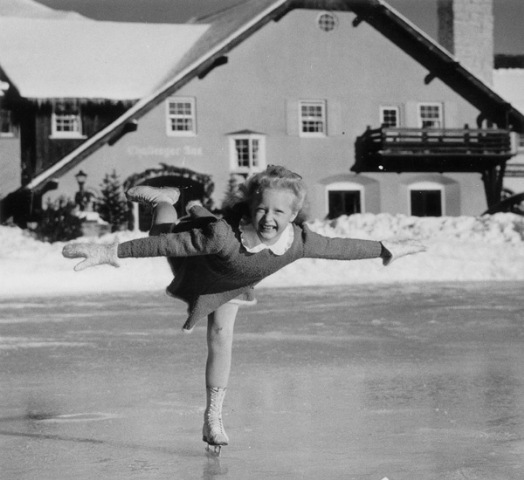 [ice skating[3].jpg]