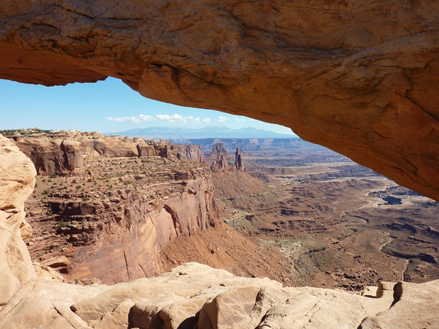[Canyonlands Nat'l Park Mesa Arch 1.jpg]