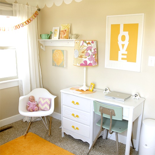isly-pens-room-desk- -rocker