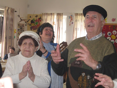 דרכים לתרום למען חולי אלצהיימר ודמנציה לסוגיה