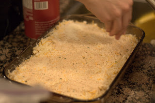 picture of topping sprinkled onto mac 'n' cheese
